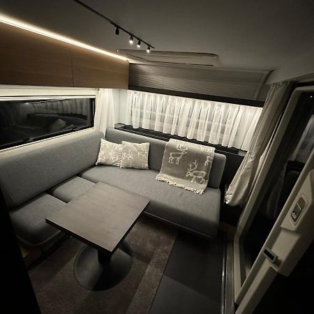 Santa'S Luxury Trailer Hotel โรวานิเอมิ ภายนอก รูปภาพ