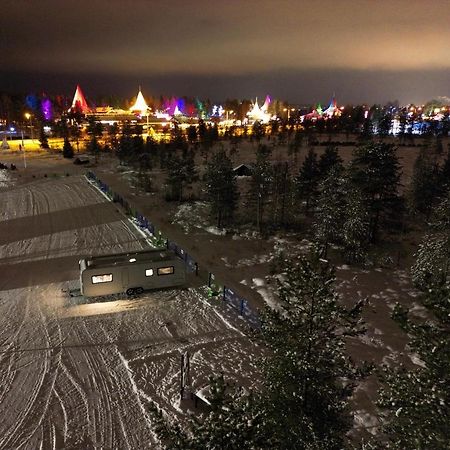 Santa'S Luxury Trailer Hotel โรวานิเอมิ ภายนอก รูปภาพ