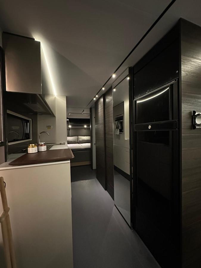 Santa'S Luxury Trailer Hotel โรวานิเอมิ ภายนอก รูปภาพ